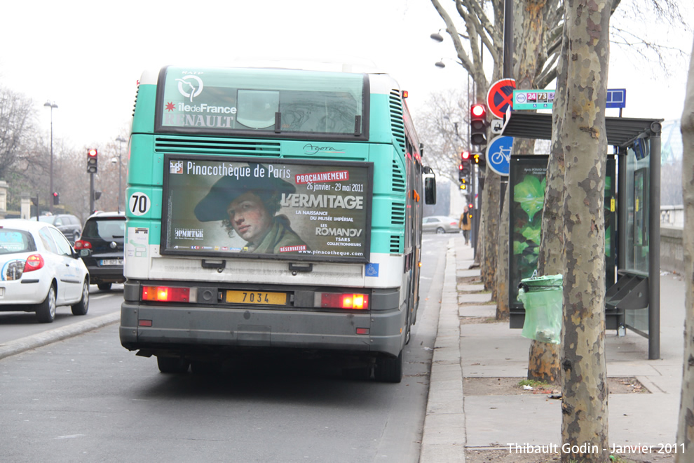 Bus 7034 sur la ligne 24 (RATP) à Assemblée nationale (Paris)