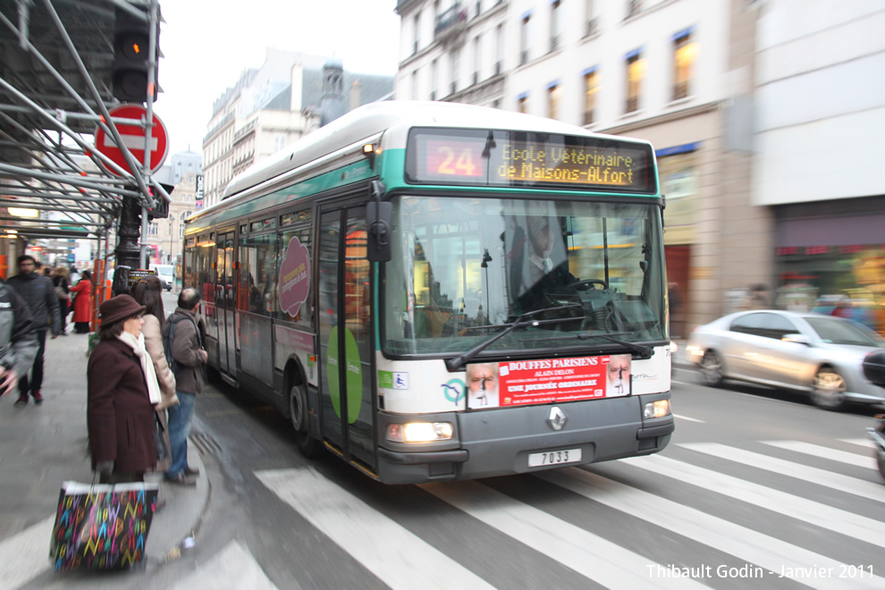 Bus 7033 sur la ligne 24 (RATP) à Havre - Caumartin (Paris)