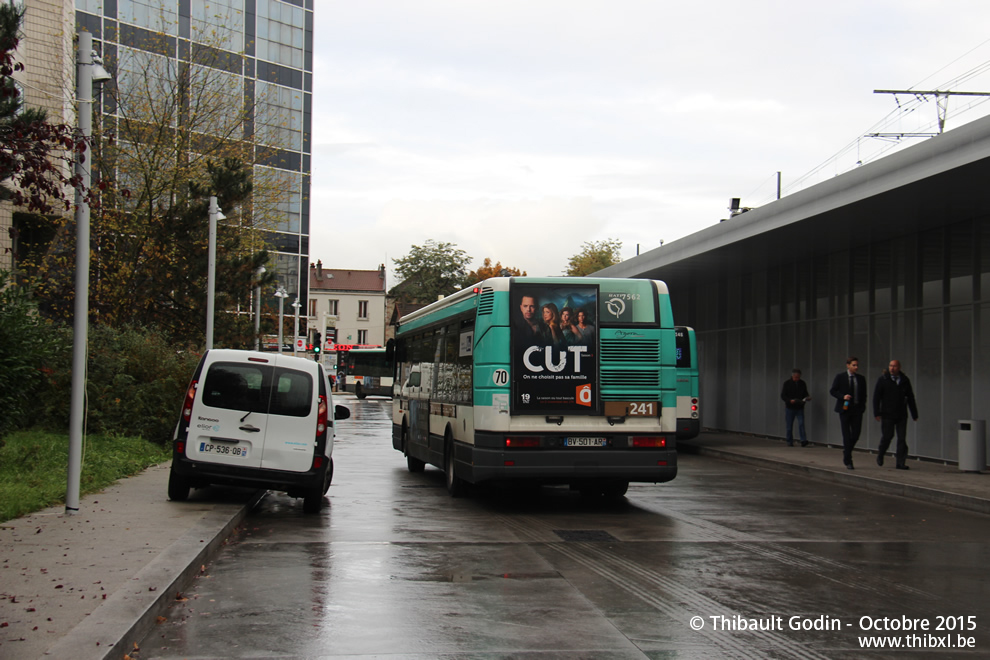 Bus 7562 (BV-501-AR) sur la ligne 241 (RATP) à Rueil-Malmaison