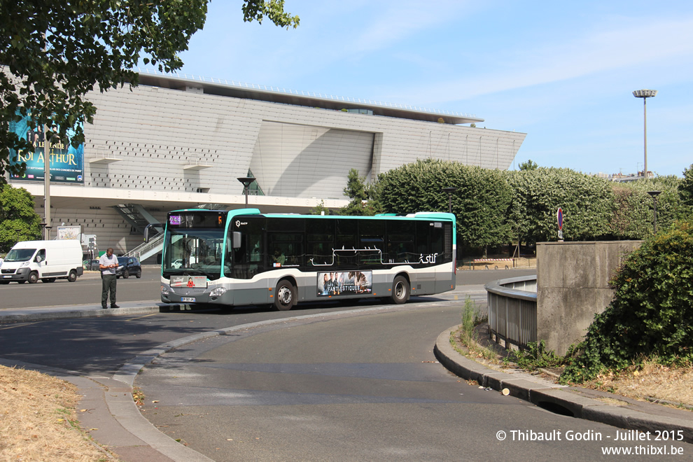 Bus 6850 (DP-581-JH) sur la ligne 244 (RATP) à Porte Maillot (Paris)