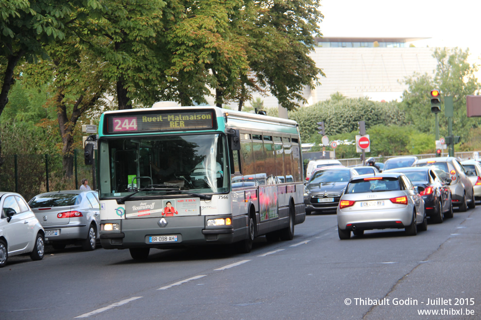 Bus 7566 (BR-098-AH) sur la ligne 244 (RATP) à Porte Maillot (Paris)