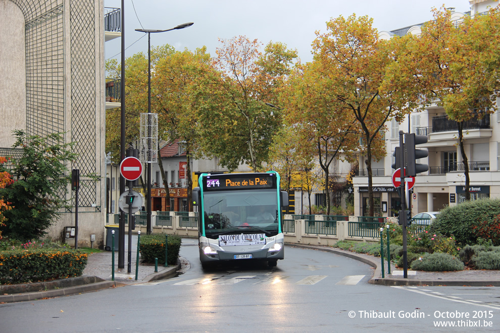 Bus 6864 (DT-126-BT) sur la ligne 244 (RATP) à Rueil-Malmaison