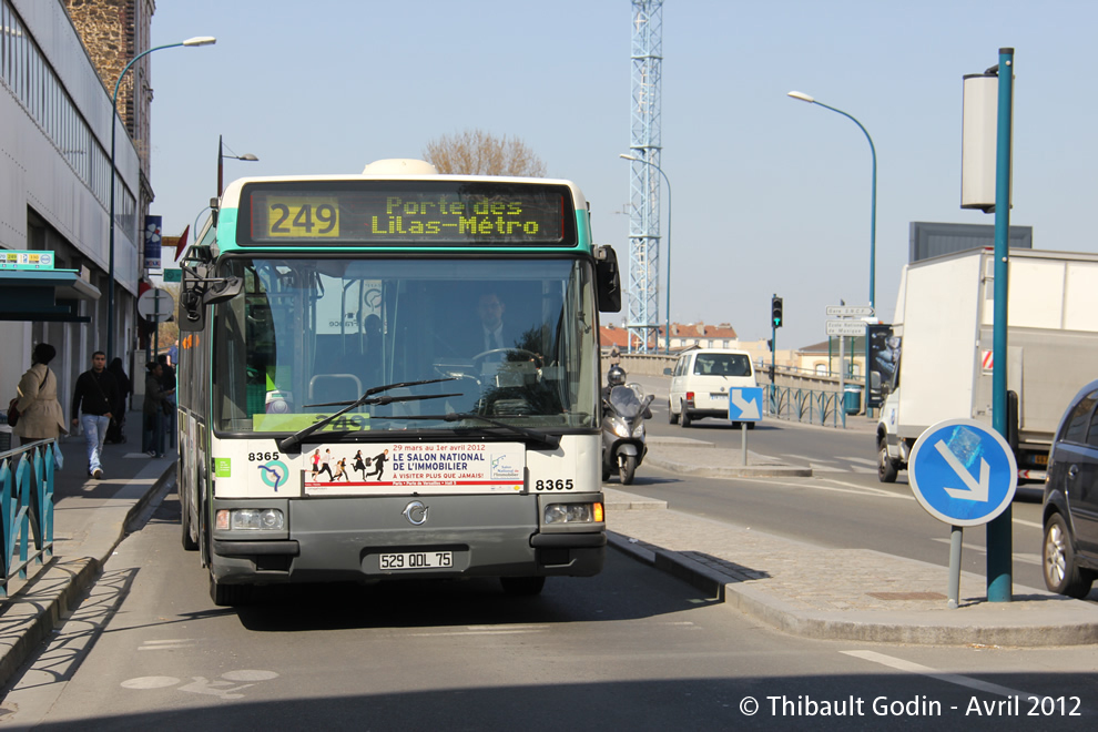 Bus 8365 (529 QDL 75) sur la ligne 249 (RATP) à Pantin