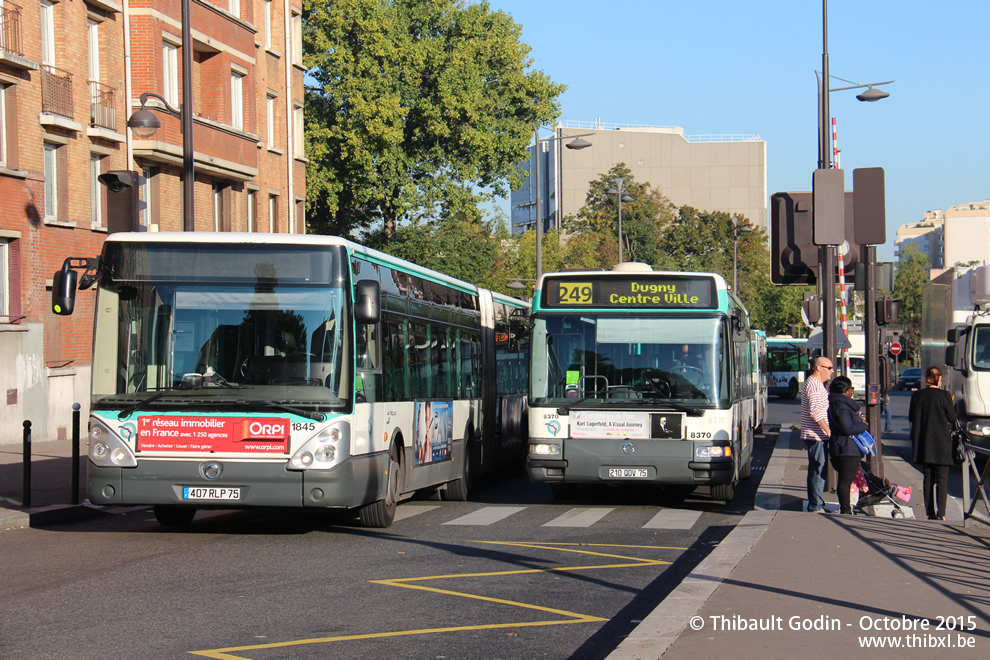 Bus 8370 (210 QDV 75) sur la ligne 249 (RATP) à Porte des Lilas (Paris)