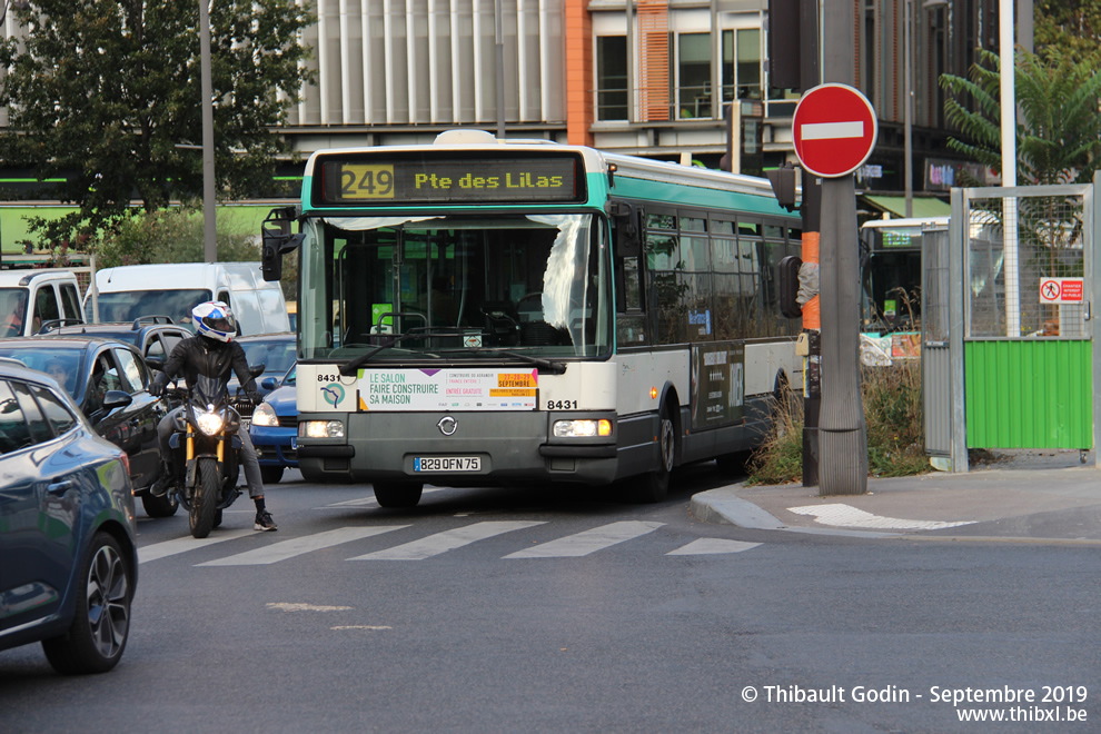 Bus 8431 (829 QFN 75) sur la ligne 249 (RATP) à Porte des Lilas (Paris)
