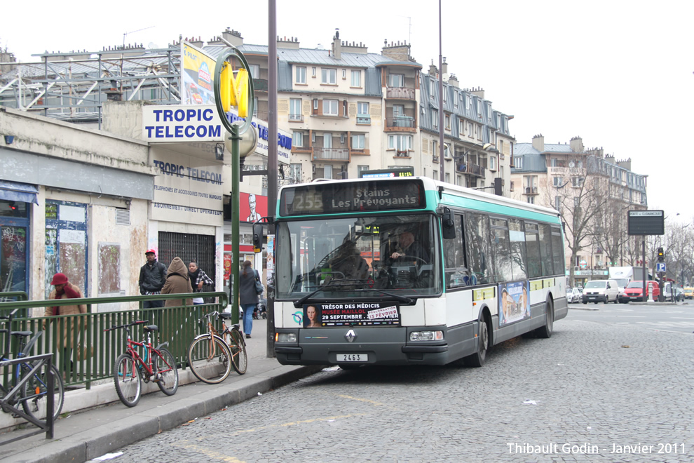 Bus 2463 sur la ligne 255 (RATP) à Porte de Clignancourt (Paris)