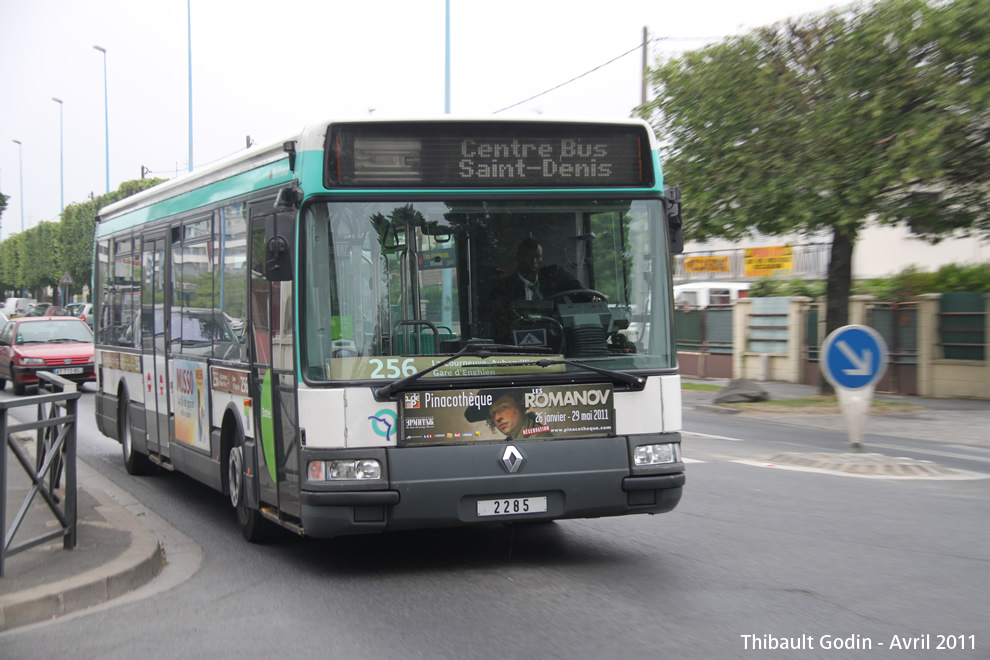 Bus 2285 sur la ligne 256 (RATP) à Villetaneuse