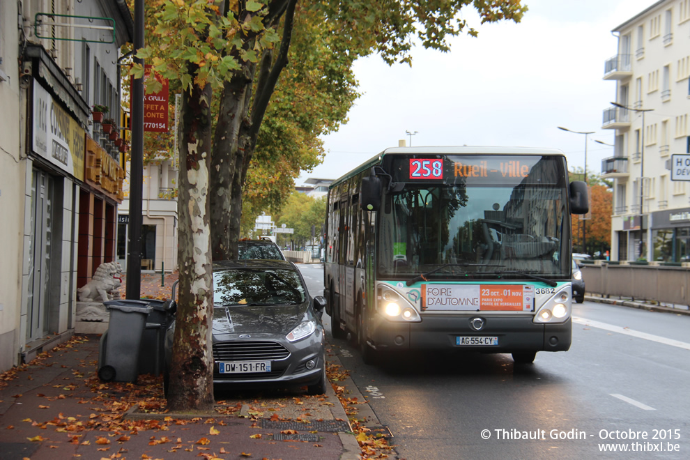 Bus 3682 (AG-554-CY) sur la ligne 258 (RATP) à Rueil-Malmaison