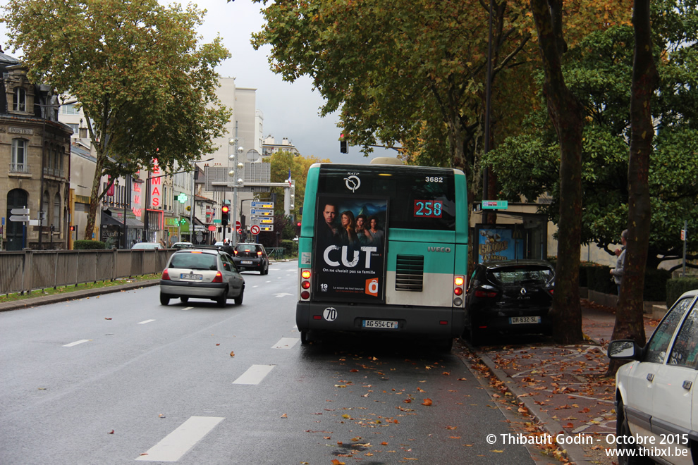 Bus 3682 (AG-554-CY) sur la ligne 258 (RATP) à Rueil-Malmaison