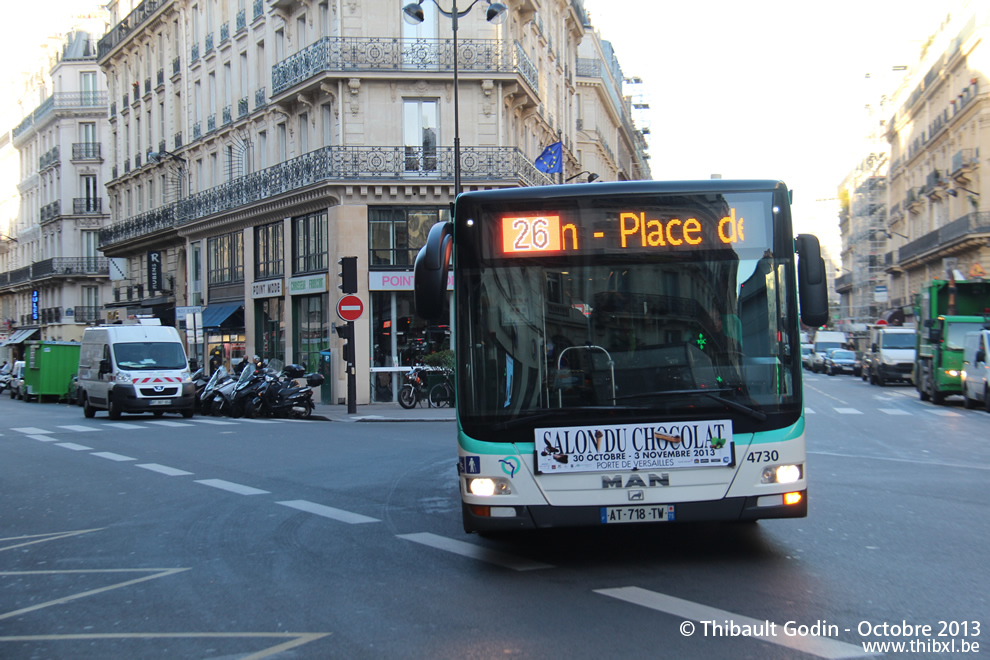 Bus 4730 (AT-718-TW) sur la ligne 26 (RATP) à Cadet (Paris)