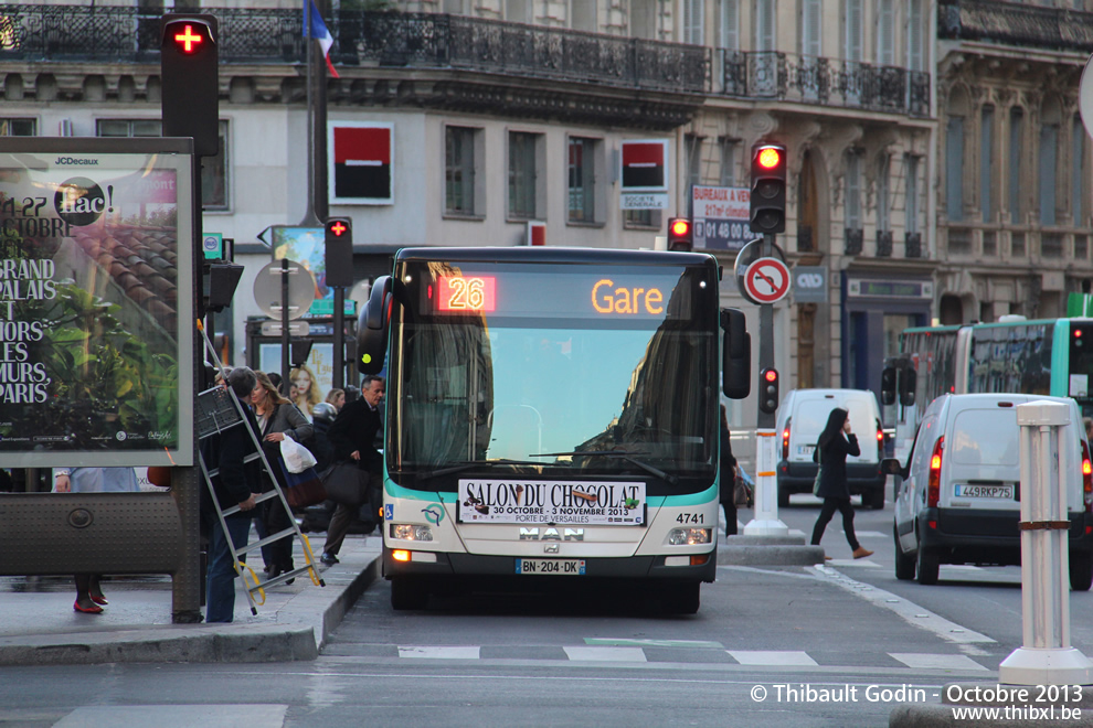 Bus 4741 (BN-204-DK) sur la ligne 26 (RATP) à Trinité - d'Estienne d'Orves (Paris)