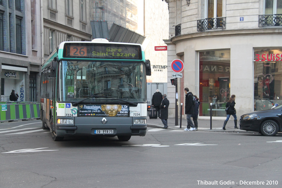 Bus 7224 (70 PYR 75) sur la ligne 26 (RATP) à Gare Saint-Lazare (Paris)