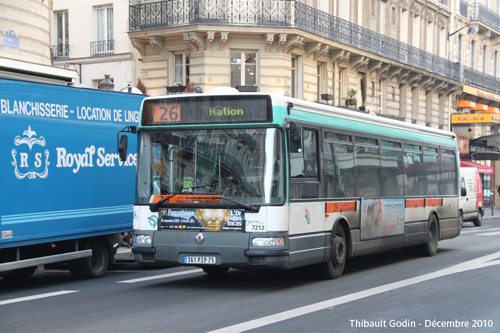 Bus 7212 (361 PZP 75) sur la ligne 26 (RATP) à Gare Saint-Lazare (Paris)