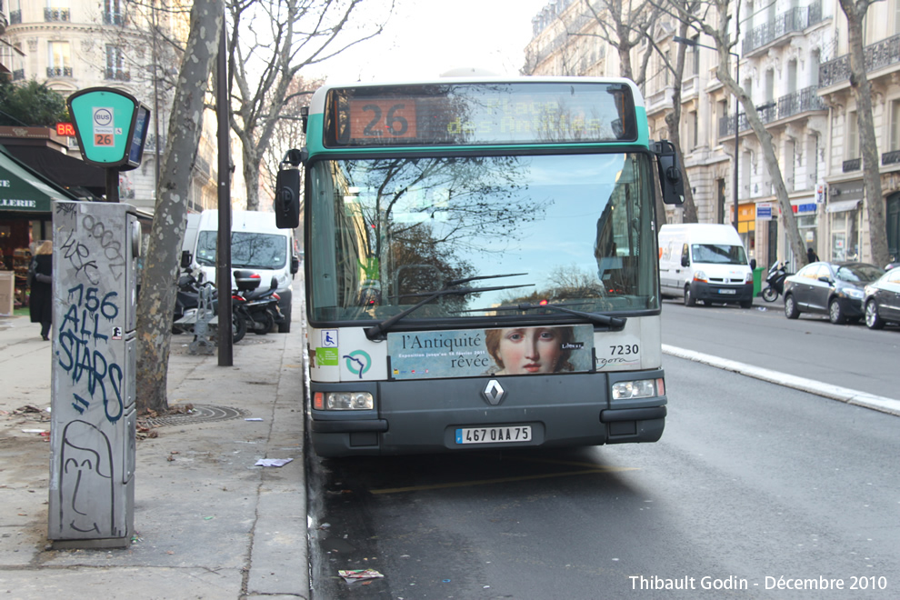 Bus 7230 (361 PZP 75) sur la ligne 26 (RATP) à Gare Saint-Lazare (Paris)