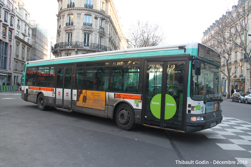 Bus 7230 (361 PZP 75) sur la ligne 26 (RATP) à Gare Saint-Lazare (Paris)