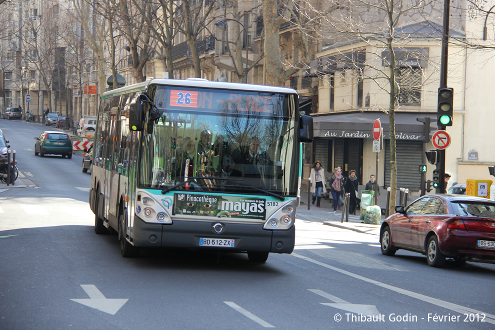 Bus 5182 (DB-512-ZX) sur la ligne 26 (RATP) à Pyrénées (Paris)