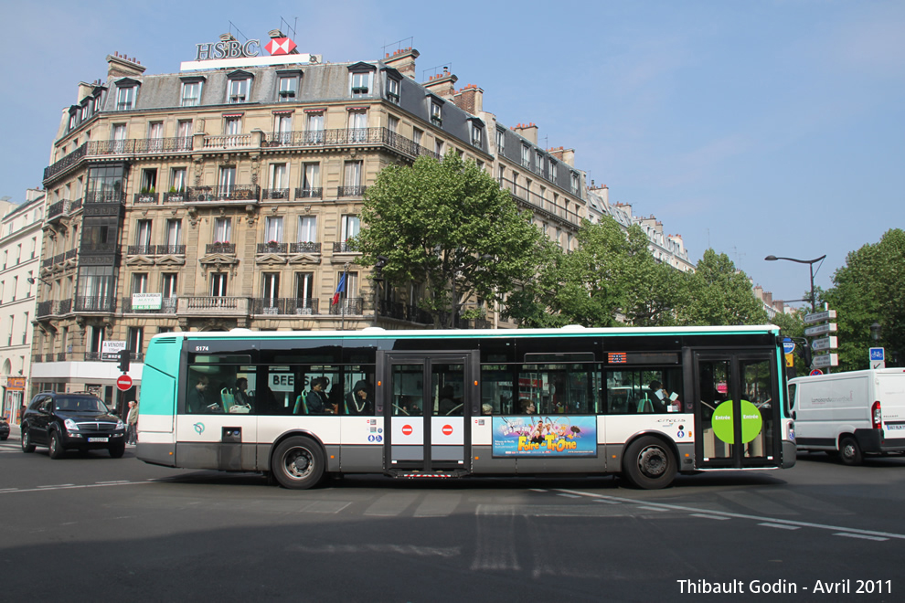 Bus 5174 (BE-602-AF) sur la ligne 26 (RATP) à Gare du Nord (Paris)