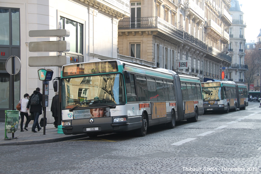 Bus 1539 sur la ligne 27 (RATP) à Gare Saint-Lazare (Paris)