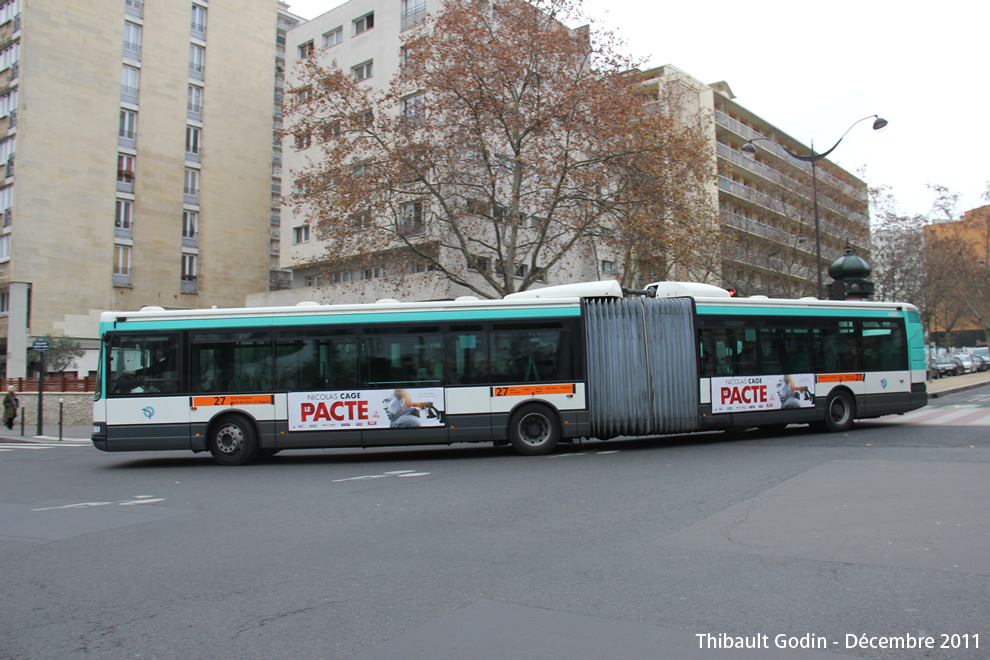 Bus 4497 sur la ligne 27 (RATP) à Nationale (Paris)