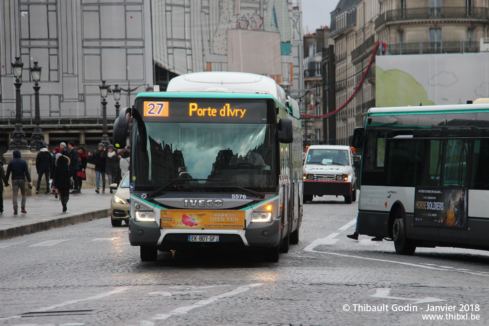 Bus 5576 (EK-807-GF) sur la ligne 27 (RATP) à Pont Neuf (Paris)