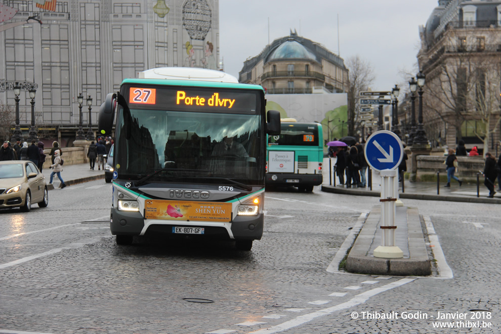 Bus 5576 (EK-807-GF) sur la ligne 27 (RATP) à Pont Neuf (Paris)