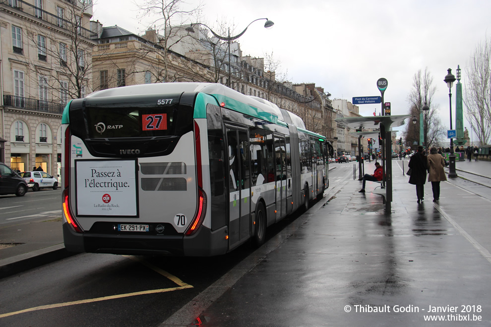 Bus 5577 (EK-291-PX) sur la ligne 27 (RATP) à Pont du Carrousel (Paris)
