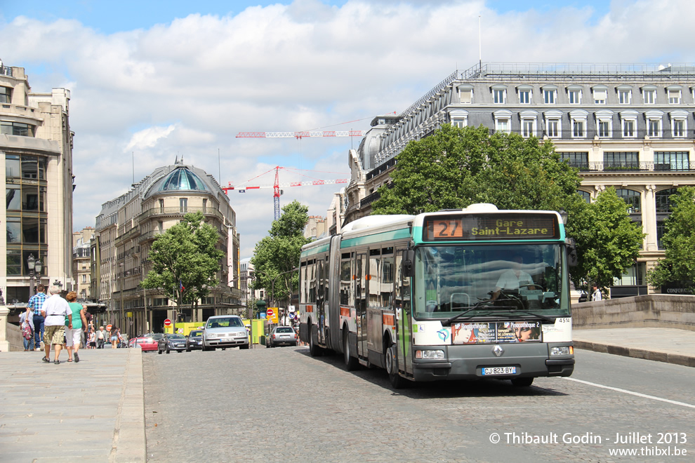 Bus 4514 (CJ-823-BY) sur la ligne 27 (RATP) à Pont Neuf (Paris)