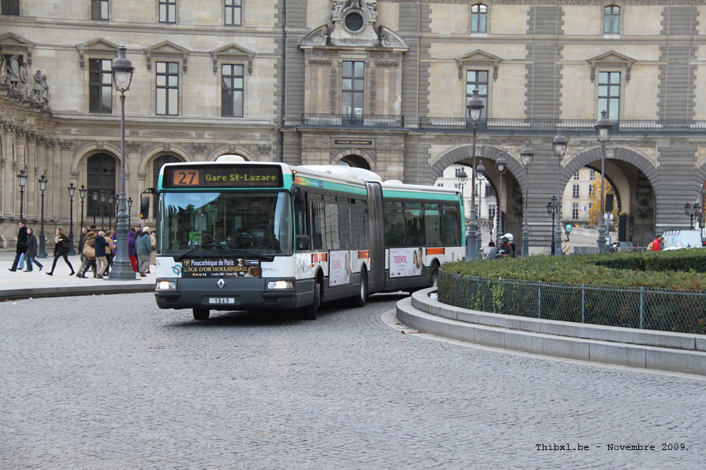 Bus 1545 sur la ligne 27 (RATP) à Musée du Louvre (Paris)