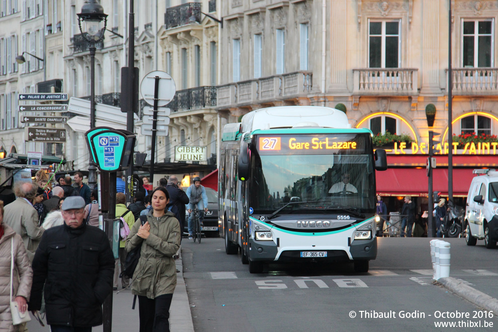 Bus 5556 (EF-365-CV) sur la ligne 27 (RATP) à Saint-Michel (Paris)