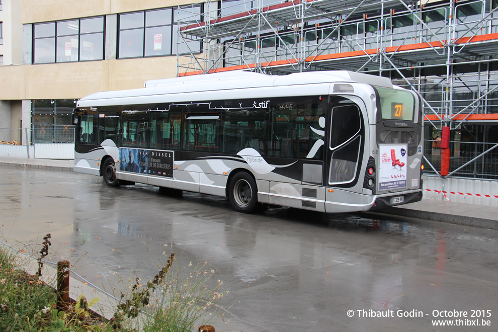 Bus 15169 (DT-329-KX) sur la ligne 27 (Traverciel) à Rueil-Malmaison