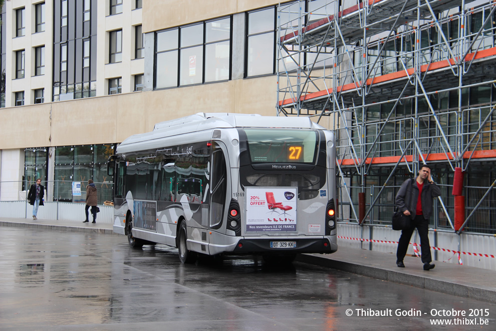 Bus 15169 (DT-329-KX) sur la ligne 27 (Traverciel) à Rueil-Malmaison
