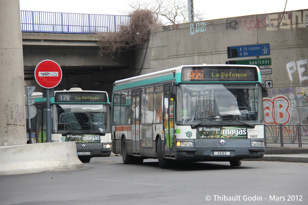 Bus 2602 sur la ligne 272 (RATP) à Puteaux