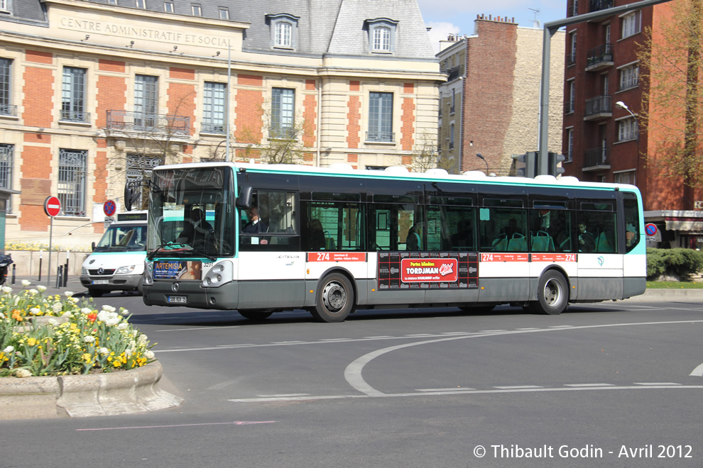 Bus 3251 (588 RDX 75) sur la ligne 274 (RATP) à Saint-Ouen