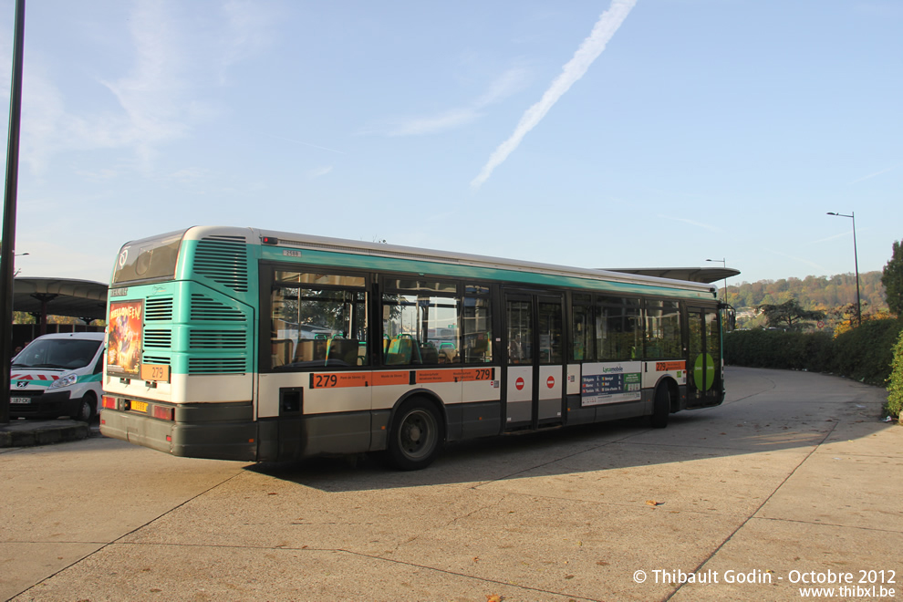 Bus 2588 sur la ligne 279 (RATP) à Boulogne-Billancourt