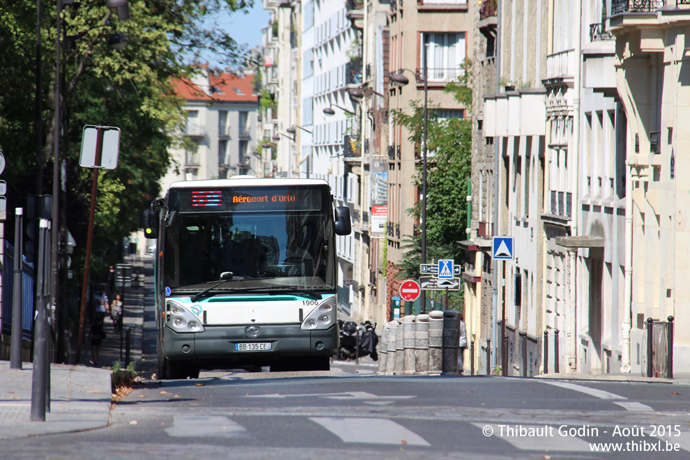 Bus 1906 (BB-135-CE) sur la ligne 283 (Orlybus - RATP) à Porte de Gentilly (Paris)