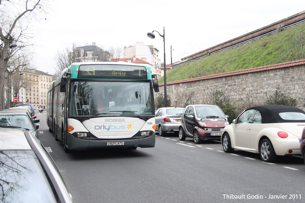 Bus 1686 (282 PLN 75) sur la ligne 283 (Orlybus - RATP) à Montsouris (Paris)