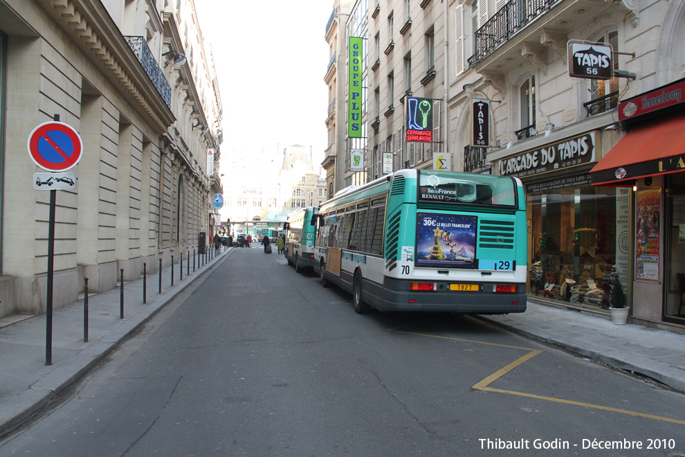 Bus 7927 sur la ligne 29 (RATP) à Gare Saint-Lazare (Paris)