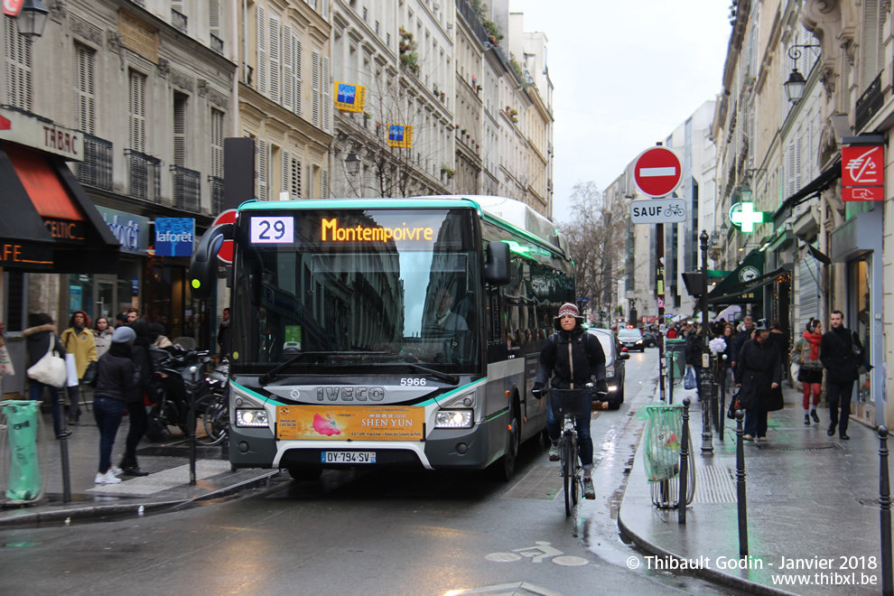 Bus 5966 (DY-794-SV) sur la ligne 29 (RATP) à Rambuteau (Paris)