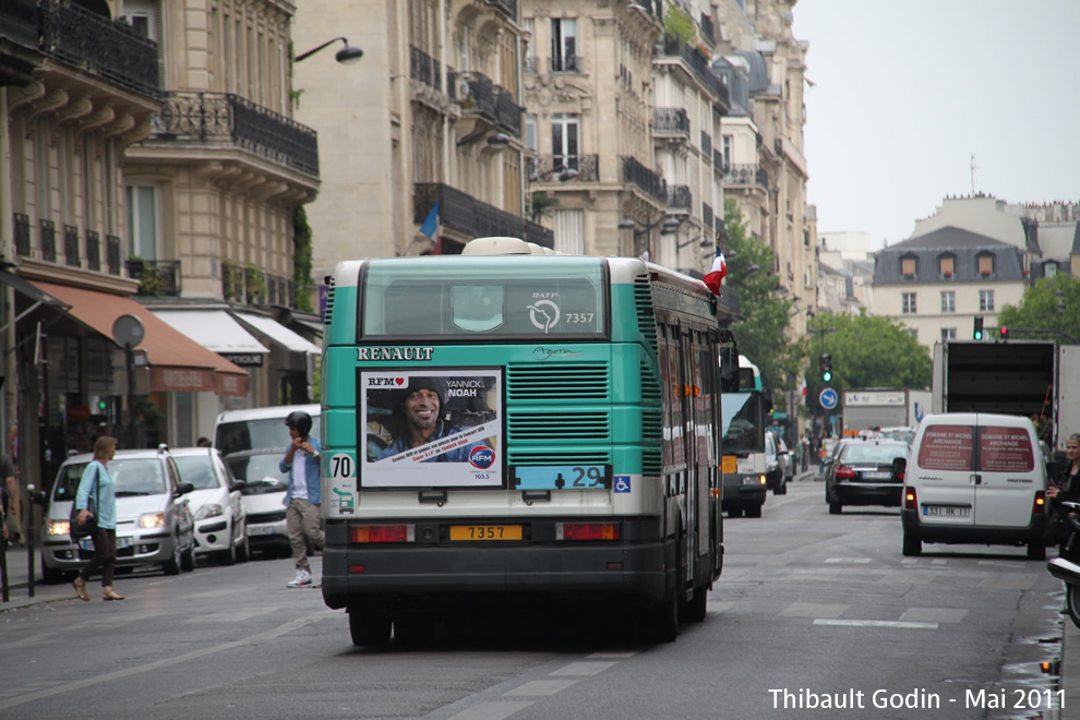 Bus 7952 sur la ligne 29 (RATP) à Étienne Marcel (Paris)