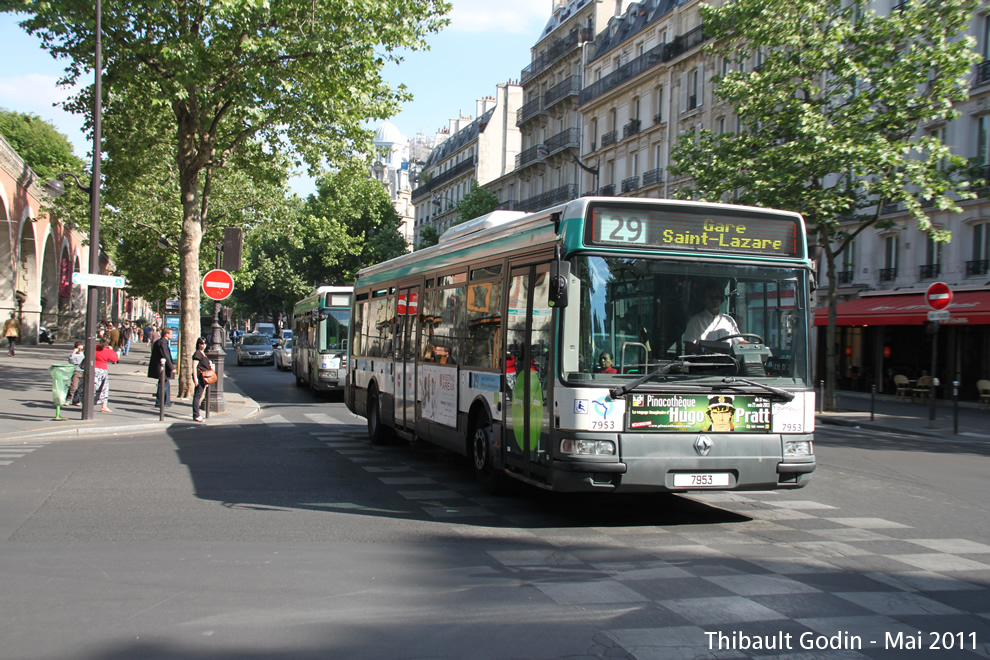 Bus 7953 sur la ligne 29 (RATP) à Ledru-Rollin (Paris)