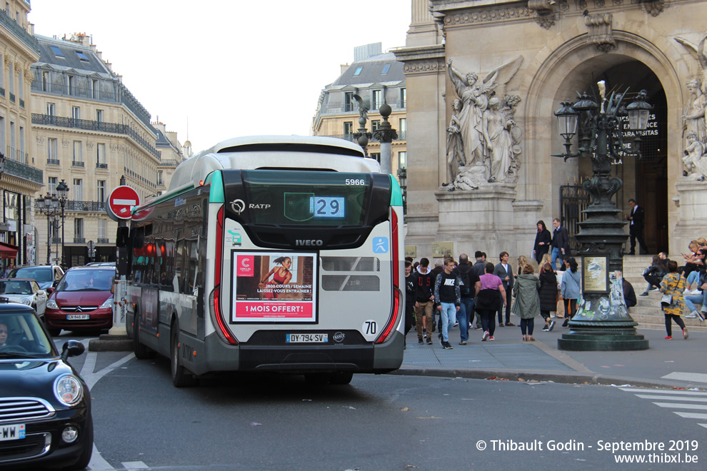 Bus 5966 (DY-794-SV) sur la ligne 29 (RATP) à Opéra (Paris)