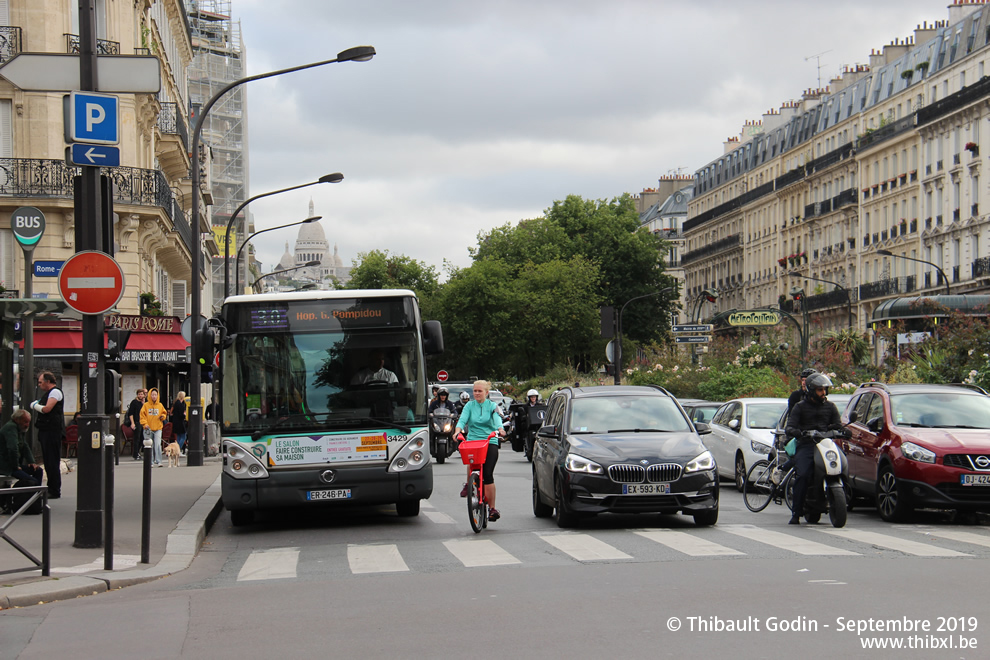 Bus 3429 (ER-246-PA) sur la ligne 30 (RATP) à Rome (Paris)