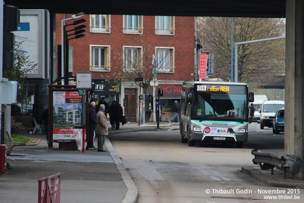 Bus 8908 (DV-726-QD) sur la ligne 303 (RATP) à Bondy