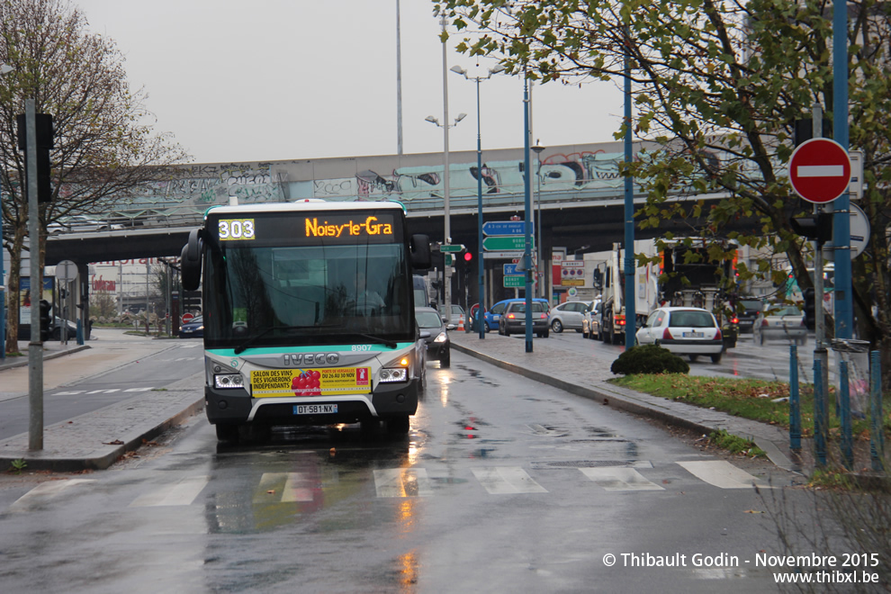 Bus 8907 (DT-581-NX) sur la ligne 303 (RATP) à Bondy