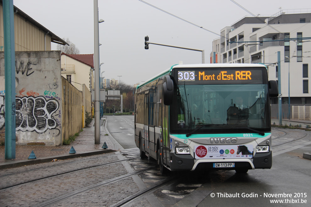 Bus 8921 (DW-113-PP) sur la ligne 303 (RATP) à Bobigny