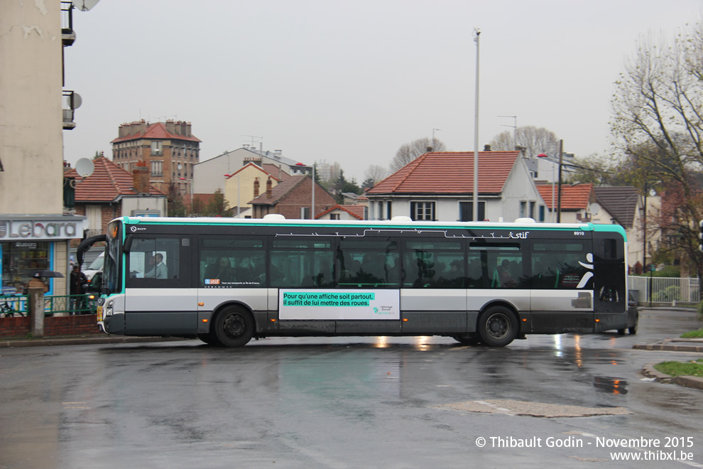 Bus 8910 (DT-577-LM) sur la ligne 303 (RATP) à Bobigny