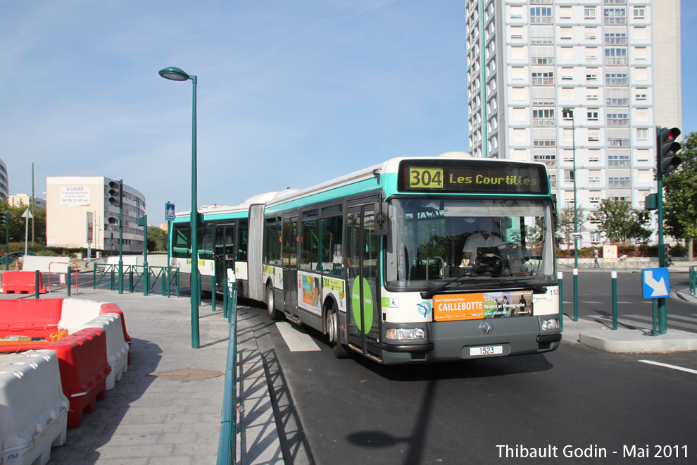 Bus 1523 sur la ligne 303 (RATP) à Asnières-sur-Seine