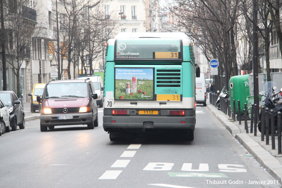 Bus 1712 sur la ligne 31 (RATP) à Guy Môquet (Paris)