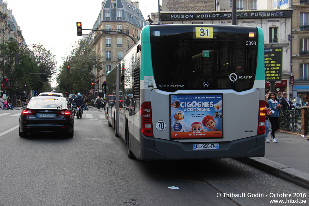 Bus 5393 (DL-950-FN) sur la ligne 31 (RATP) à Jules Joffrin (Paris)