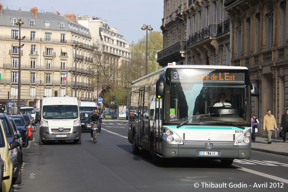 Bus 8539 (CC-108-GK) sur la ligne 32 (RATP) à Trinité - d'Estienne d'Orves (Paris)